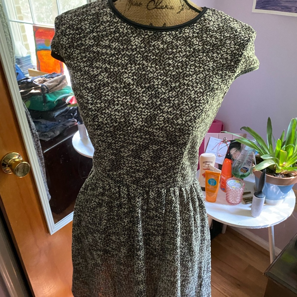 Black and white short sleeve dress
